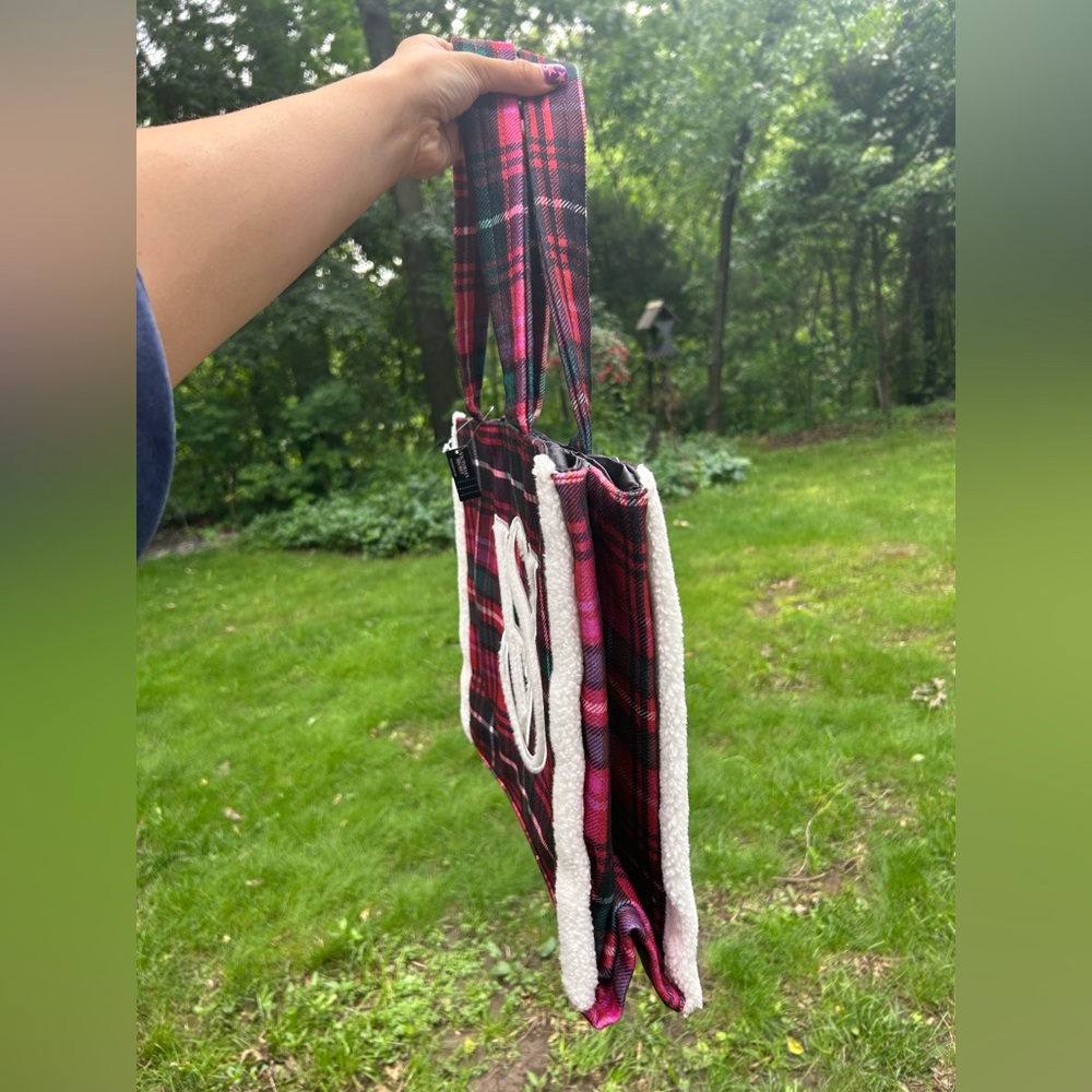 NWT Victoria Secret Plaid Sherpa Christmas Tote - Picture 9 of 15